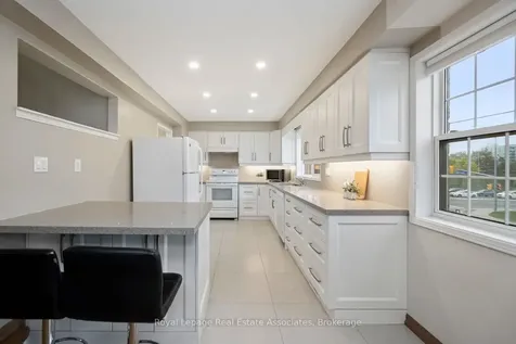 199 Hillcrest Avenue Mississauga ON L5B 4L5