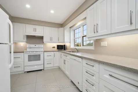 199 Hillcrest Avenue Mississauga ON L5B 4L5