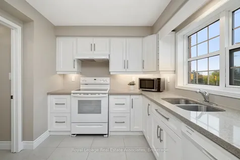 199 Hillcrest Avenue Mississauga ON L5B 4L5