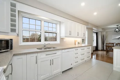 199 Hillcrest Avenue Mississauga ON L5B 4L5