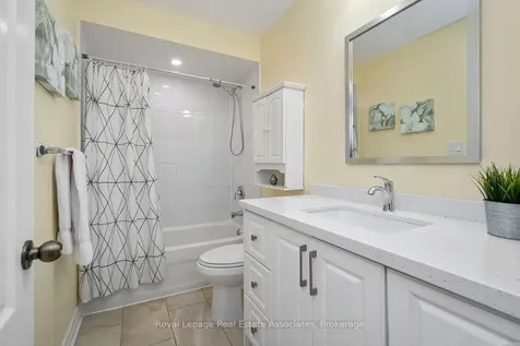 199 Hillcrest Avenue Mississauga ON L5B 4L5