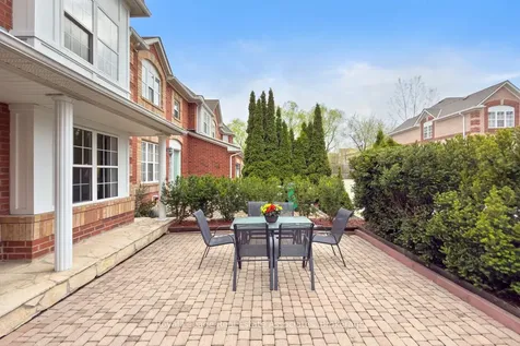 199 Hillcrest Avenue Mississauga ON L5B 4L5