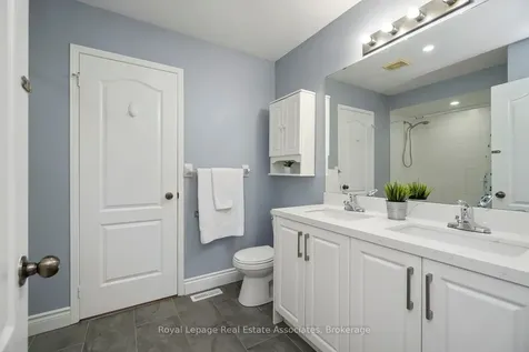 199 Hillcrest Avenue Mississauga ON L5B 4L5