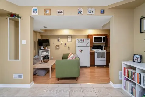 199 Hillcrest Avenue Mississauga ON L5B 4L5