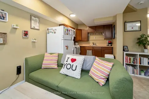 199 Hillcrest Avenue Mississauga ON L5B 4L5