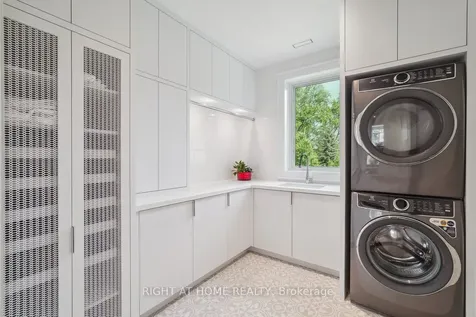 1260 Braeside Drive Oakville ON L6J 2A4