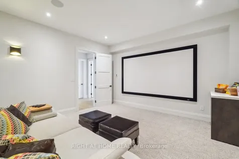 1260 Braeside Drive Oakville ON L6J 2A4
