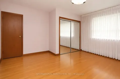 24 Morgan Avenue Toronto ON M8Y 2Z8