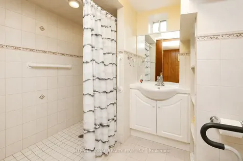 24 Morgan Avenue Toronto ON M8Y 2Z8