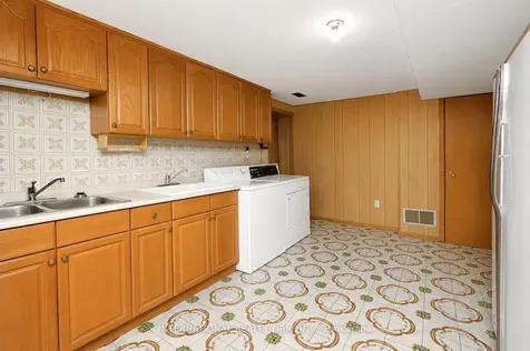 24 Morgan Avenue Toronto ON M8Y 2Z8