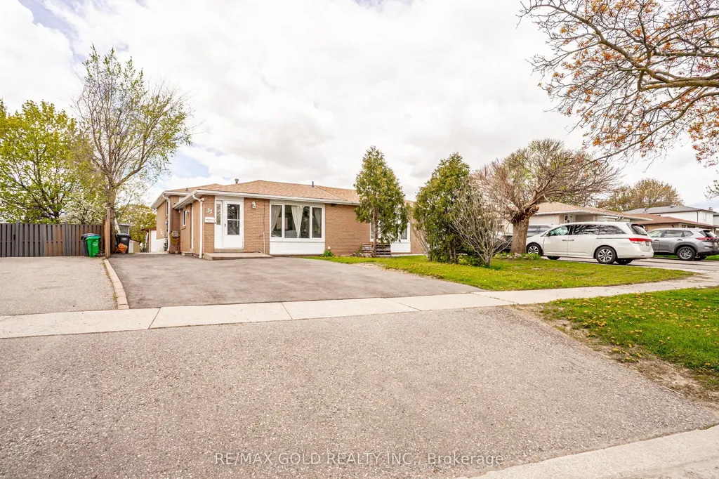 33 Garside Crescent Brampton ON L6S 1H5