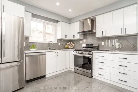 33 Garside Crescent Brampton ON L6S 1H5