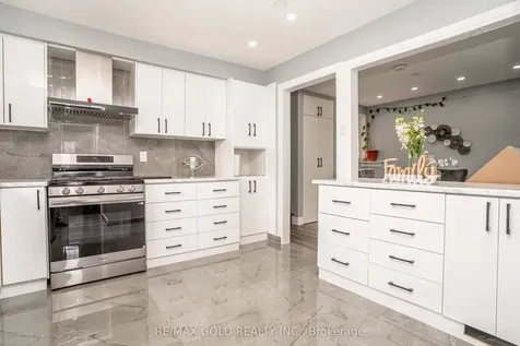 33 Garside Crescent Brampton ON L6S 1H5