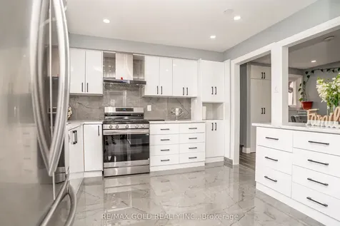33 Garside Crescent Brampton ON L6S 1H5