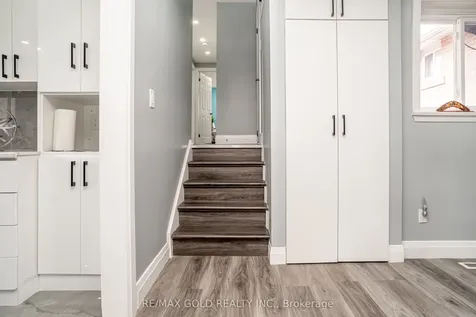 33 Garside Crescent Brampton ON L6S 1H5