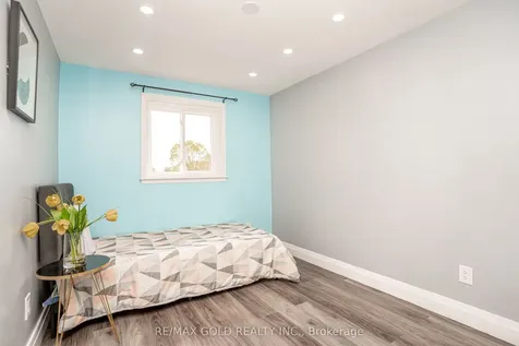 33 Garside Crescent Brampton ON L6S 1H5