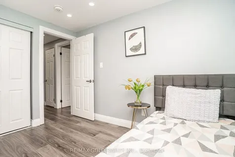 33 Garside Crescent Brampton ON L6S 1H5