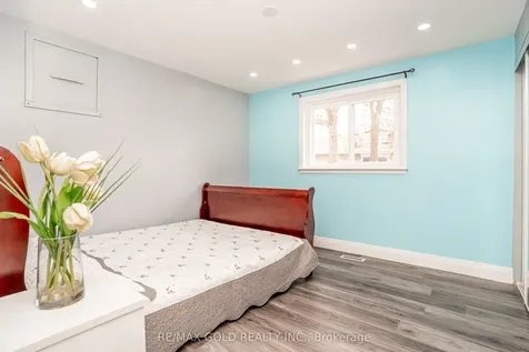 33 Garside Crescent Brampton ON L6S 1H5