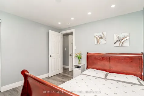 33 Garside Crescent Brampton ON L6S 1H5