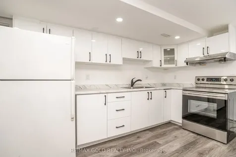 33 Garside Crescent Brampton ON L6S 1H5