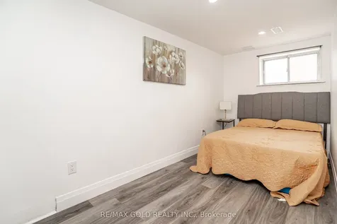 33 Garside Crescent Brampton ON L6S 1H5