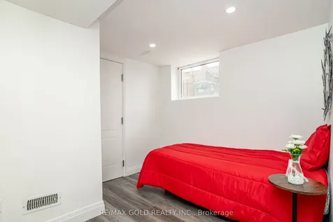 33 Garside Crescent Brampton ON L6S 1H5