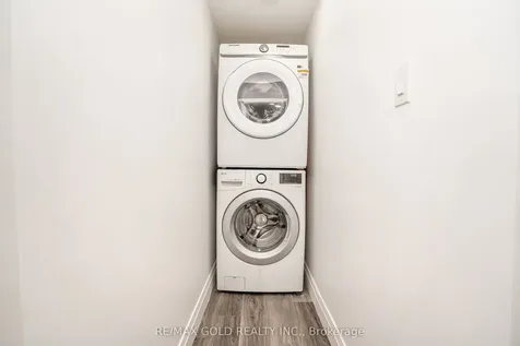 33 Garside Crescent Brampton ON L6S 1H5
