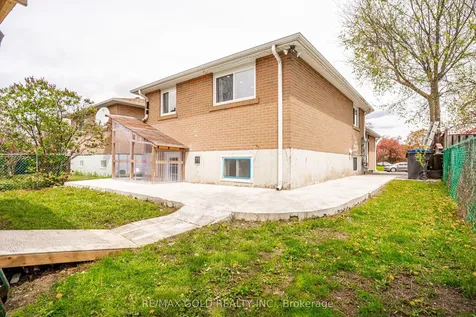 33 Garside Crescent Brampton ON L6S 1H5