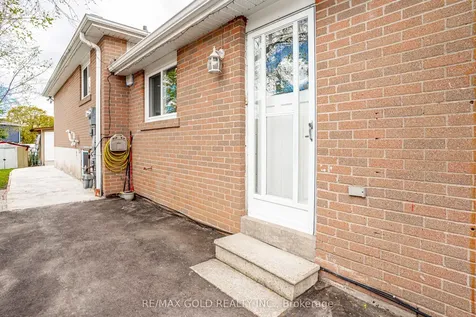 33 Garside Crescent Brampton ON L6S 1H5