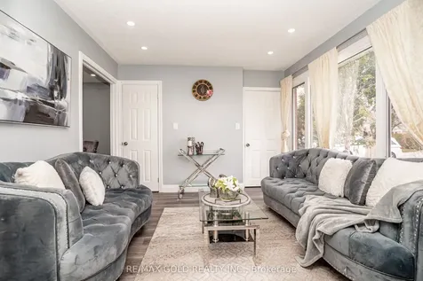 33 Garside Crescent Brampton ON L6S 1H5