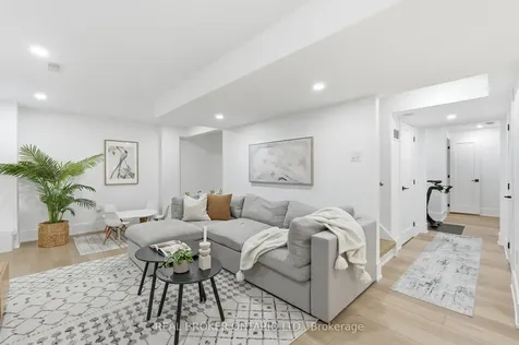 1119 Solomon Court Milton ON L9T 8H1