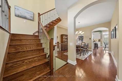 202 Duskywing Way Oakville ON L6L 6X4