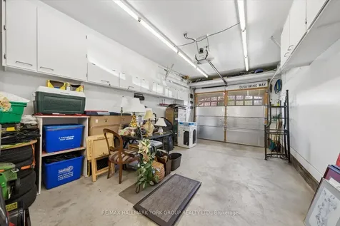 202 Duskywing Way Oakville ON L6L 6X4