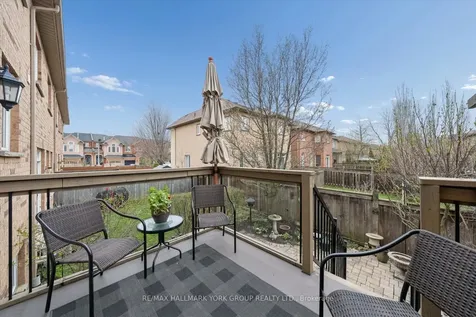 202 Duskywing Way Oakville ON L6L 6X4