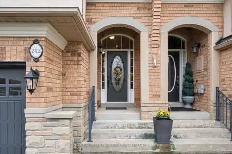 202 Duskywing Way Oakville ON L6L 6X4