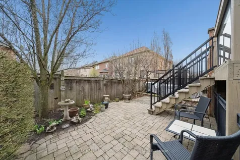 202 Duskywing Way Oakville ON L6L 6X4