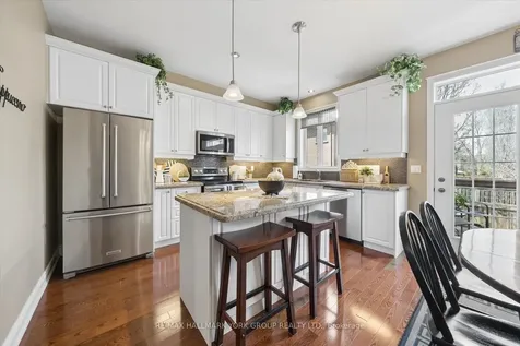 202 Duskywing Way Oakville ON L6L 6X4