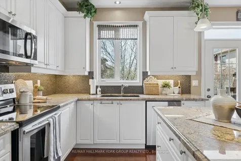 202 Duskywing Way Oakville ON L6L 6X4