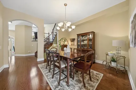 202 Duskywing Way Oakville ON L6L 6X4