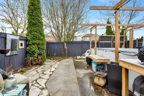 1463 Daventry Court Mississauga ON L5N 7Z1
