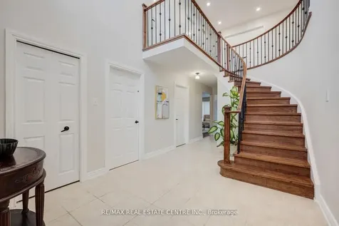 5580 Millbrook Lane Mississauga ON L5M 3X9