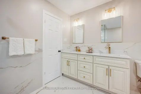 5580 Millbrook Lane Mississauga ON L5M 3X9