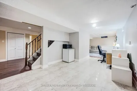 5580 Millbrook Lane Mississauga ON L5M 3X9
