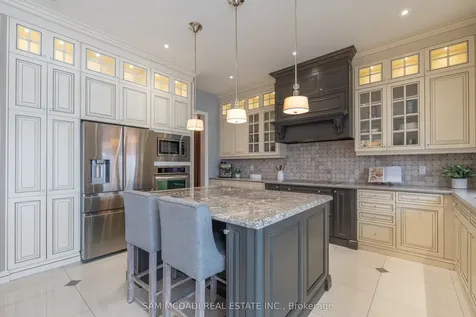 4 Port Hope Hollow Brampton ON L6Y 0C1