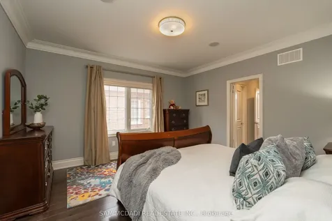 4 Port Hope Hollow Brampton ON L6Y 0C1