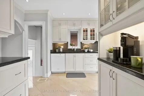 18 Dartmouth Crescent Toronto ON M8V 1X1