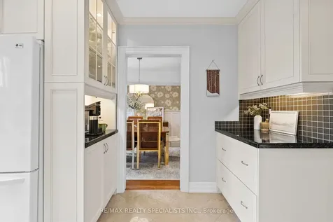 18 Dartmouth Crescent Toronto ON M8V 1X1