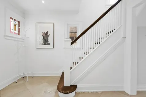 18 Dartmouth Crescent Toronto ON M8V 1X1