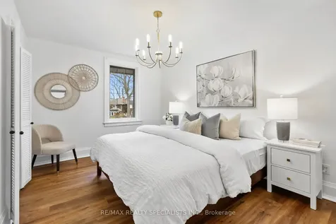 18 Dartmouth Crescent Toronto ON M8V 1X1