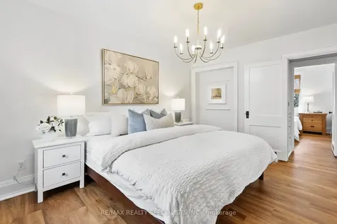 18 Dartmouth Crescent Toronto ON M8V 1X1